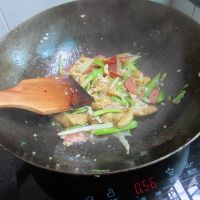香肠油豆腐白菜丝的做法