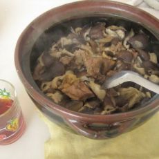 砂锅炖野山鸡蘑菇的做法