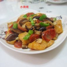 青椒香肠油豆腐的做法