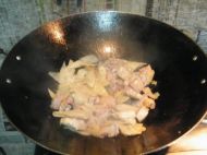 子姜焖鸡肉的做法