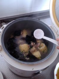 玉米木耳鸡汤的做法