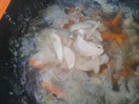 杏胞菇炖鸡腿的做法