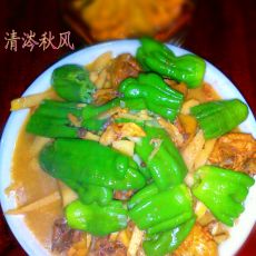 竹笋皱纹椒炖鸡肉的做法