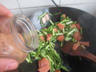 香肠蒜苔的做法