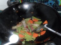 莴笋胡萝卜炒腊肉的做法