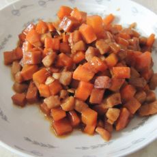 胡萝卜火腿肉丁的做法
