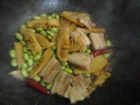 猪肉煮竹笋的做法