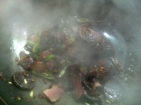 鸭血粑炒腊肉的做法