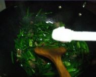 韭菜莴笋炒腊肉的做法