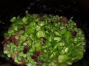 腊肉烩豌豆的做法