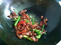 青红椒炒香肠的做法