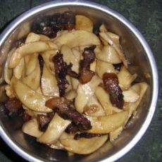 杏鲍菇烩腊肉的做法