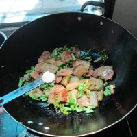 肉花肠腊肉豆角混炒的做法