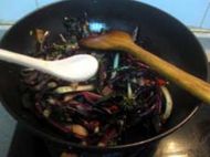 腊肉红菜苔——解思乡情的楚天名菜的做法