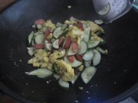 黄瓜香肠炒鸡蛋的做法