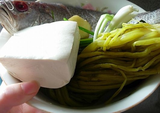 黄鱼雪菜豆腐汤的做法